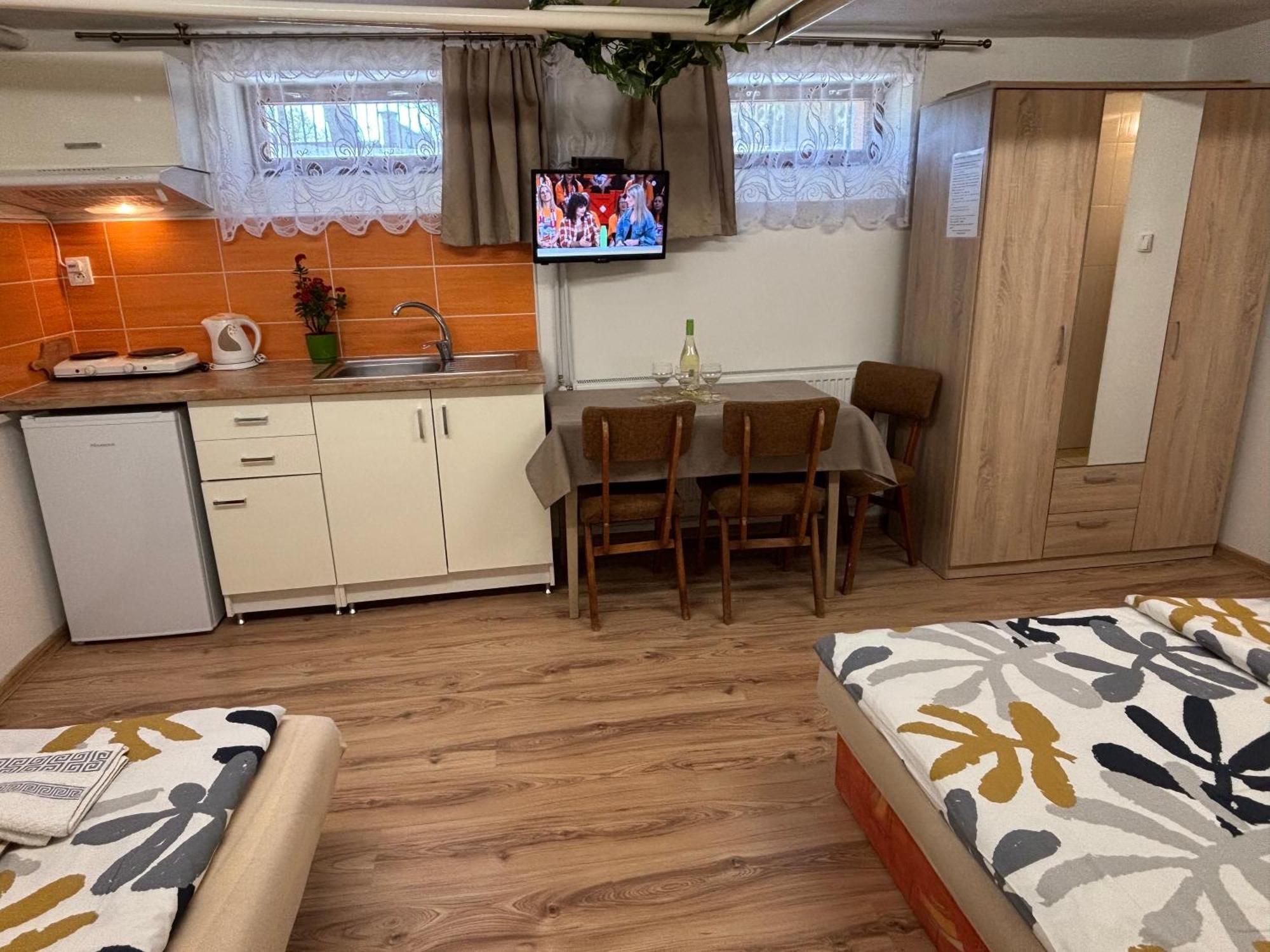 Apartmanovy Dom Grand Štúrovo Bagian luar foto