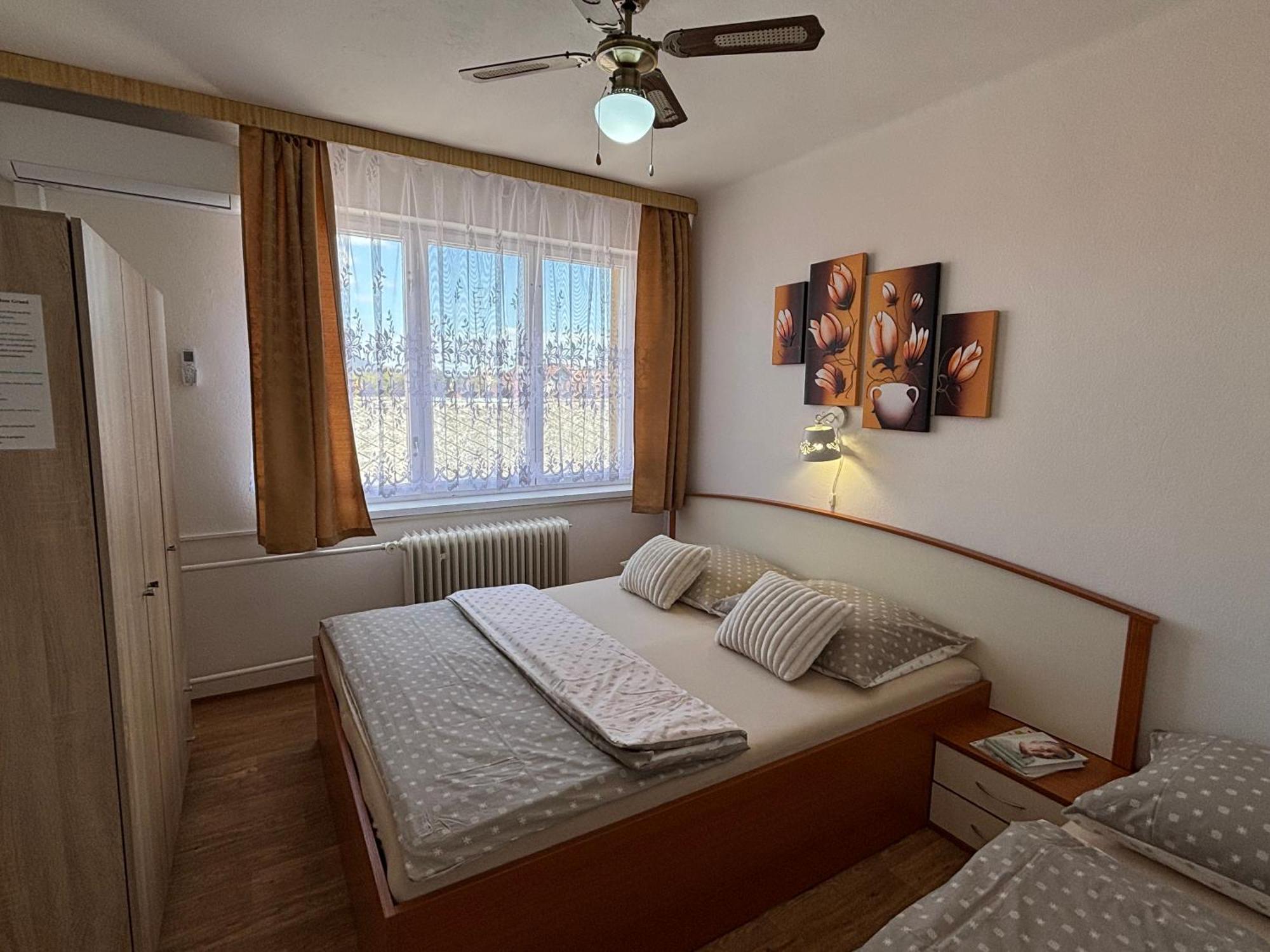 Apartmanovy Dom Grand Štúrovo Bagian luar foto