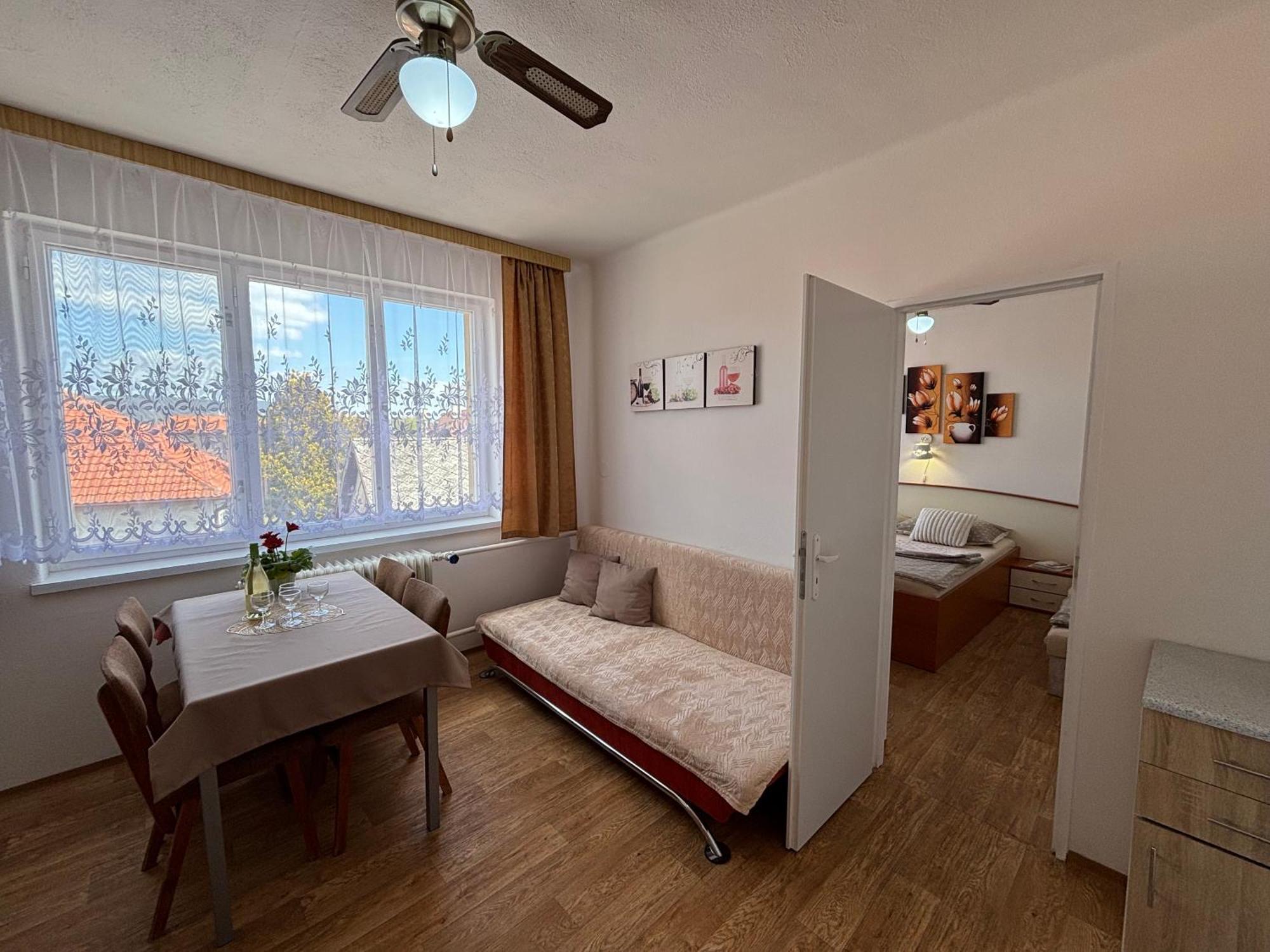 Apartmanovy Dom Grand Štúrovo Bagian luar foto
