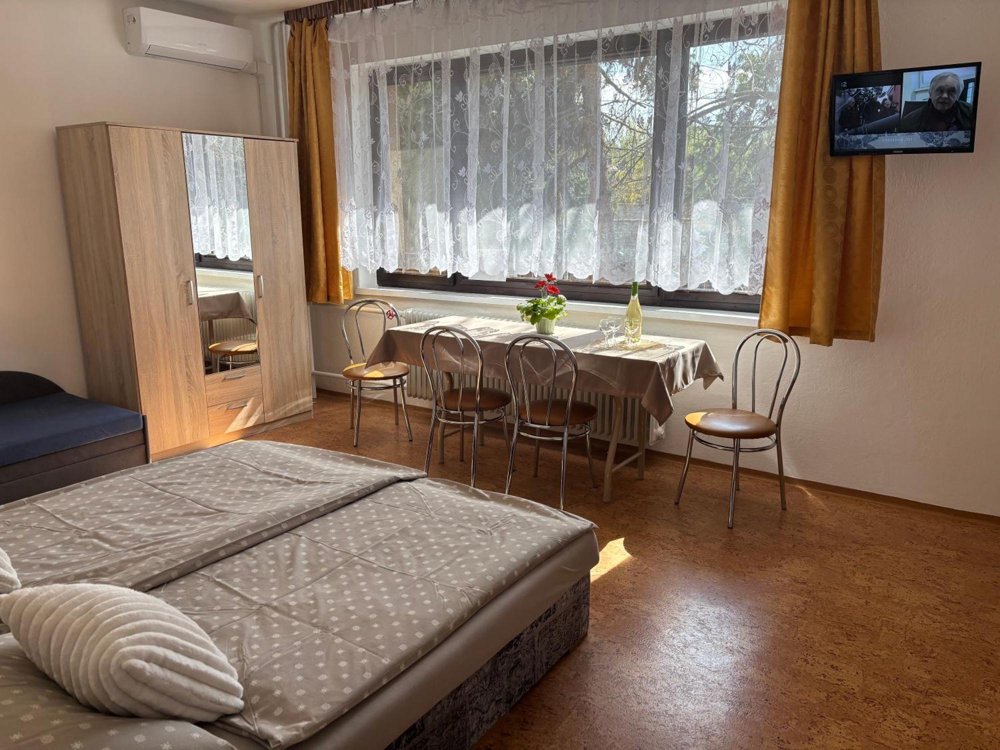 Apartmanovy Dom Grand Štúrovo Bagian luar foto