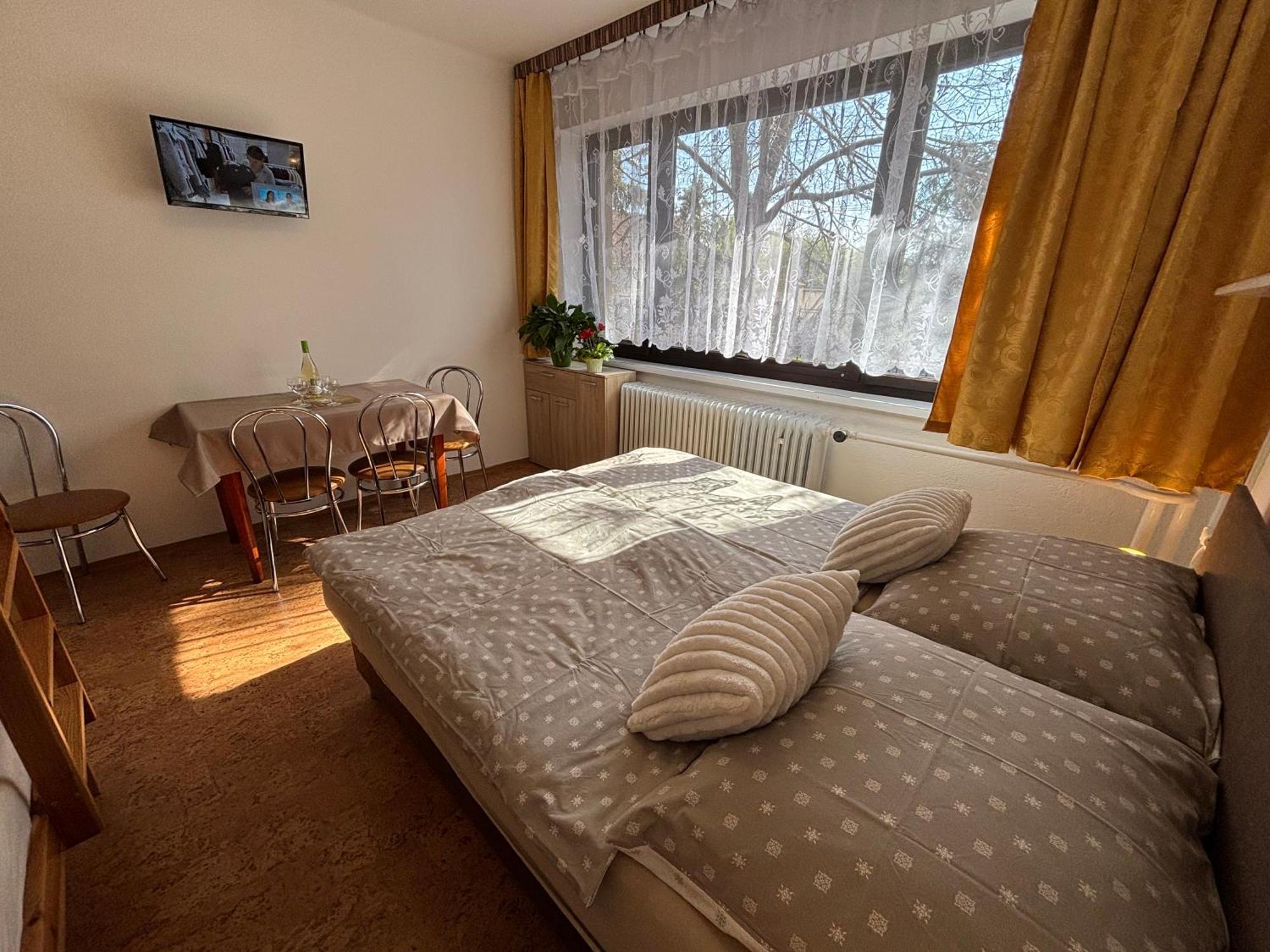 Apartmanovy Dom Grand Štúrovo Bagian luar foto