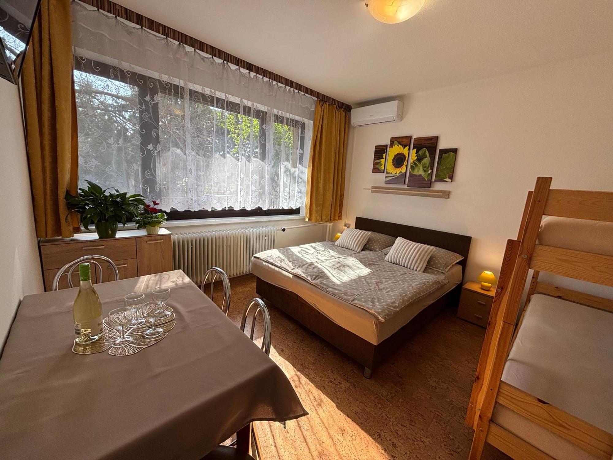 Apartmanovy Dom Grand Štúrovo Bagian luar foto
