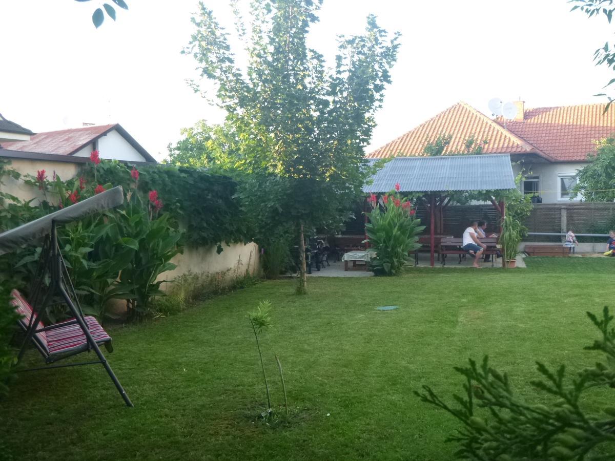 Apartmanovy Dom Grand Štúrovo Bagian luar foto
