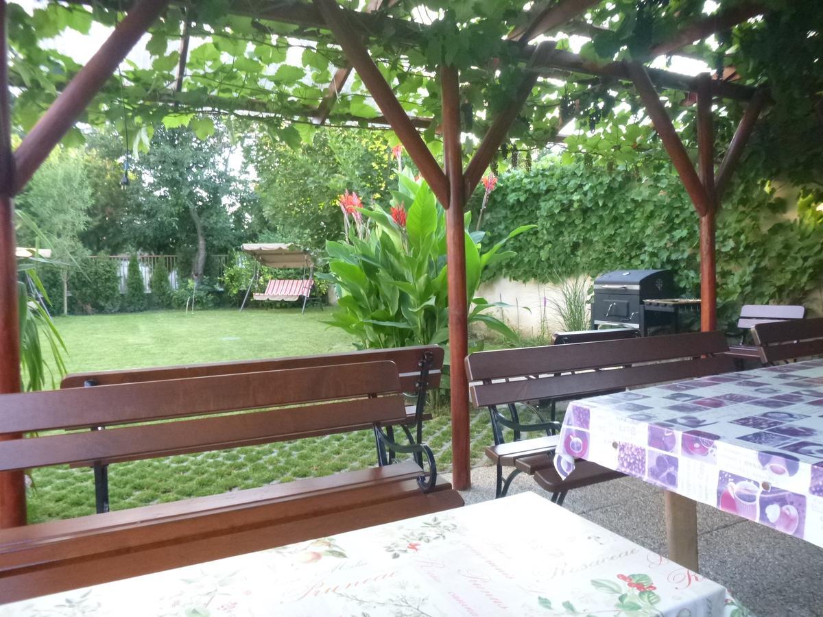 Apartmanovy Dom Grand Štúrovo Bagian luar foto